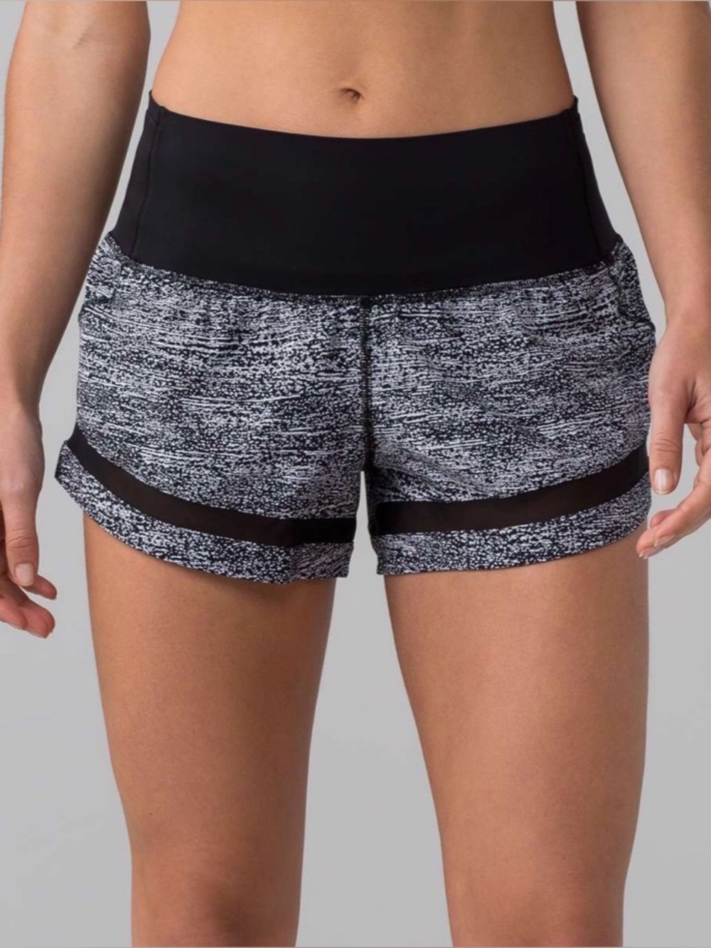 Lululemon Black/ White Spring Break Away 4-Way Stretch Athletic Shorts 6